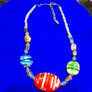 A beautiful beaded pearl necklace..multi colors..runs small to medium..